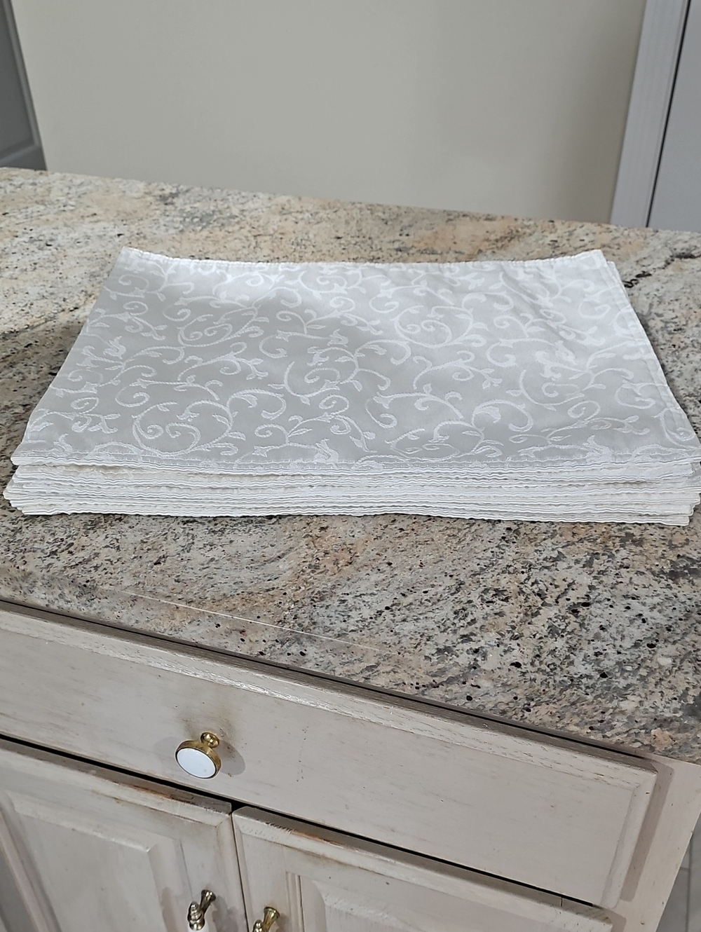 LENOX 10 PLACEMATS OPAL WHITE INNOCENSE